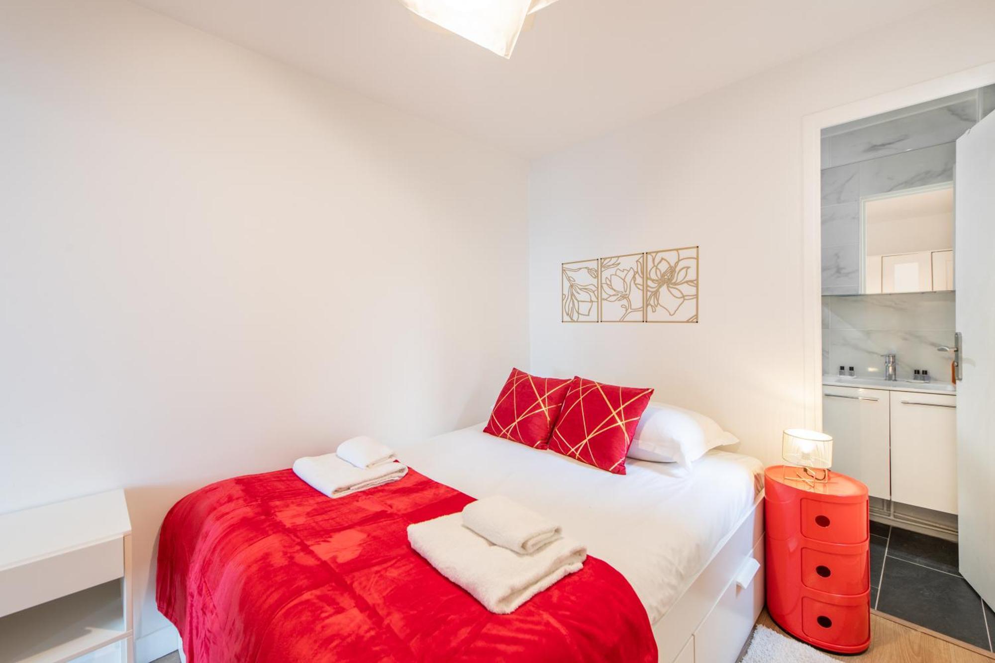 Spacious And Bright 2-Bedroom Large Apartment Very Close To Paris - Near Metro Булон Биянкур Екстериор снимка