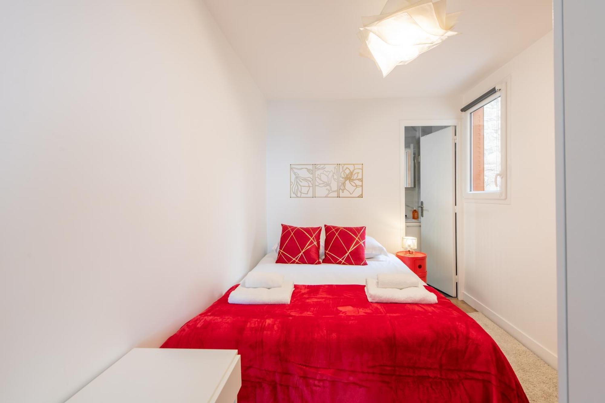 Spacious And Bright 2-Bedroom Large Apartment Very Close To Paris - Near Metro Булон Биянкур Екстериор снимка