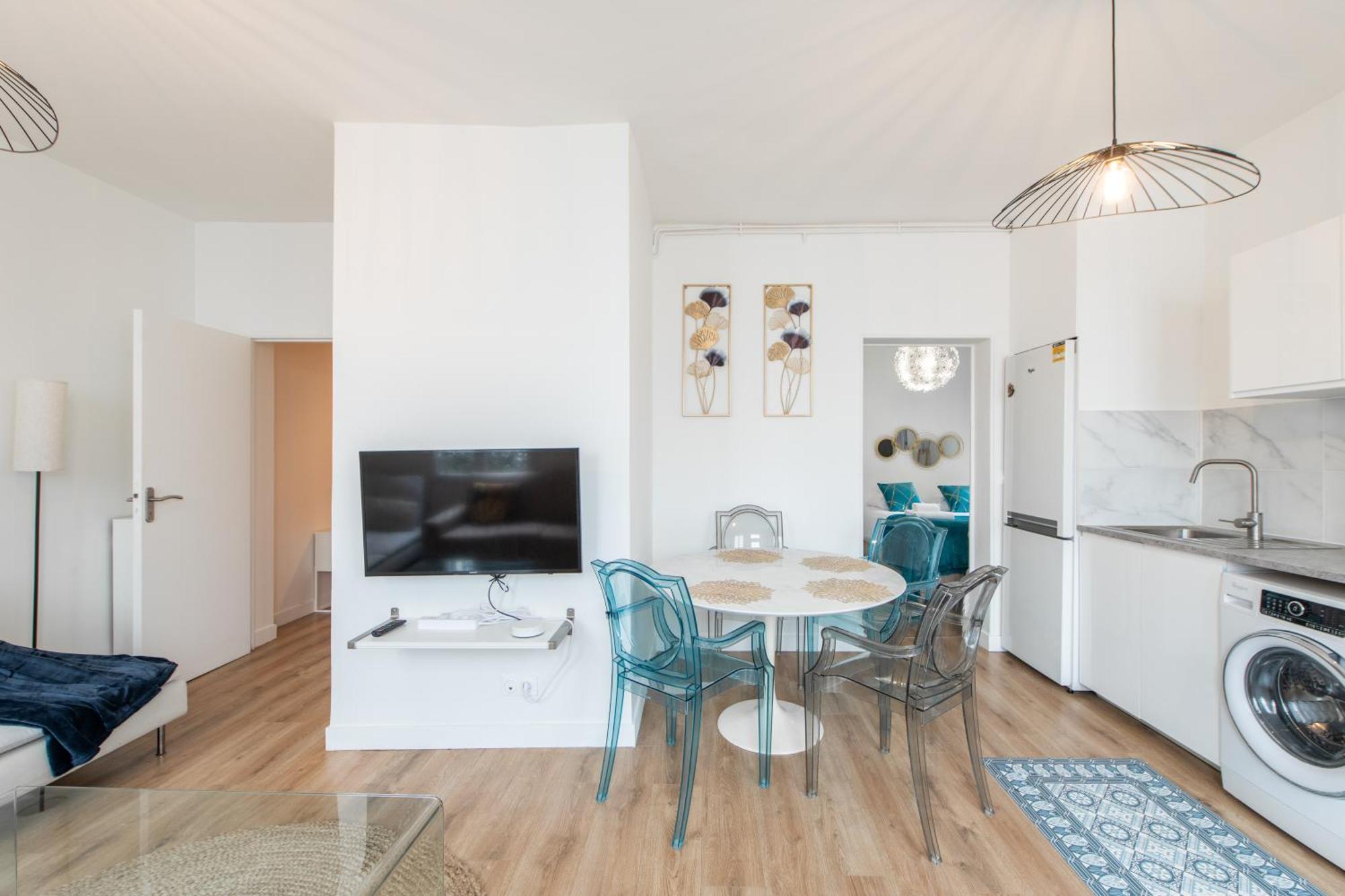 Spacious And Bright 2-Bedroom Large Apartment Very Close To Paris - Near Metro Булон Биянкур Екстериор снимка