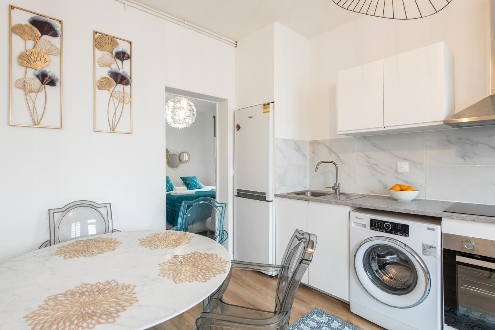Spacious And Bright 2-Bedroom Large Apartment Very Close To Paris - Near Metro Булон Биянкур Екстериор снимка