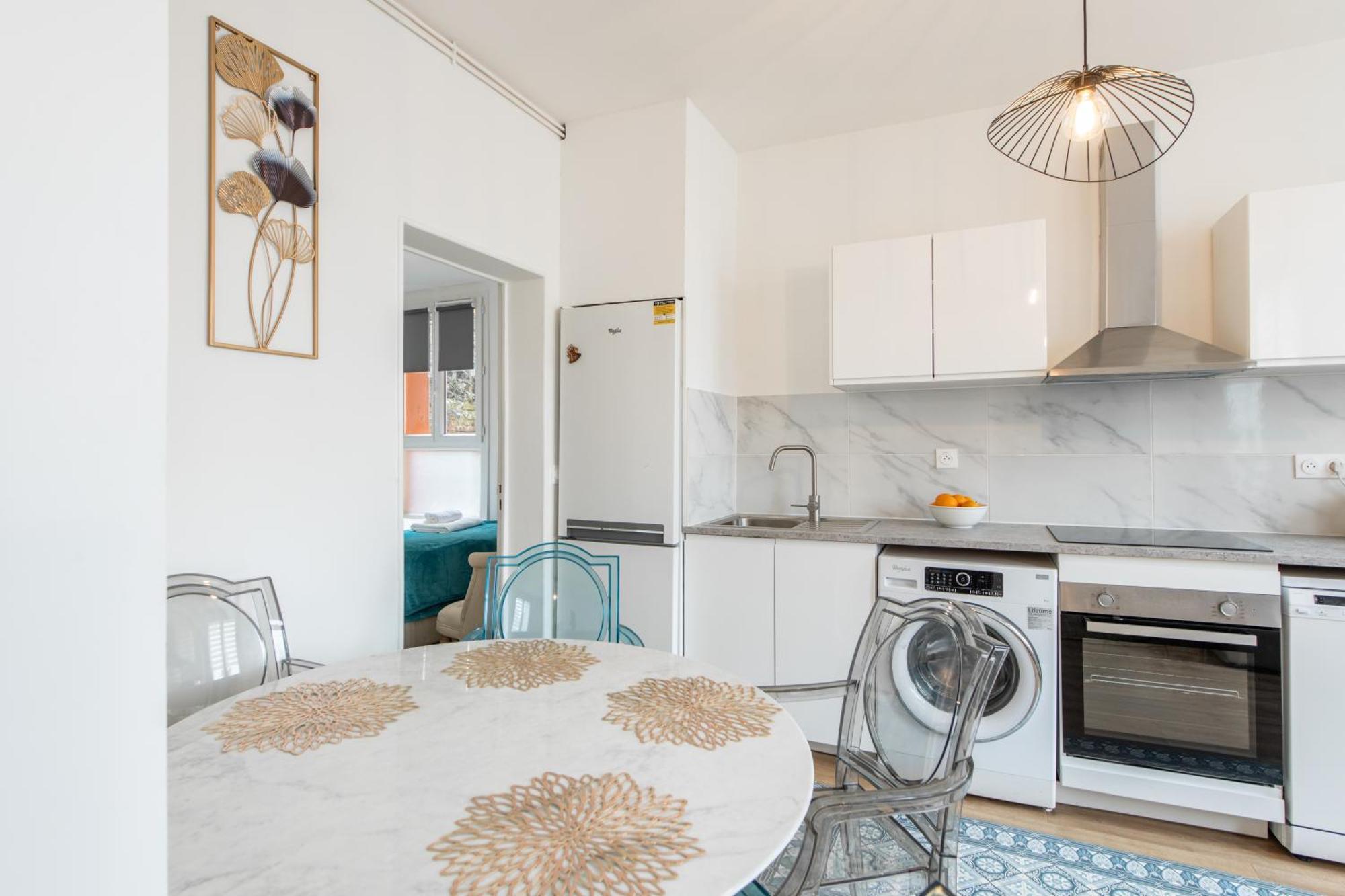 Spacious And Bright 2-Bedroom Large Apartment Very Close To Paris - Near Metro Булон Биянкур Екстериор снимка