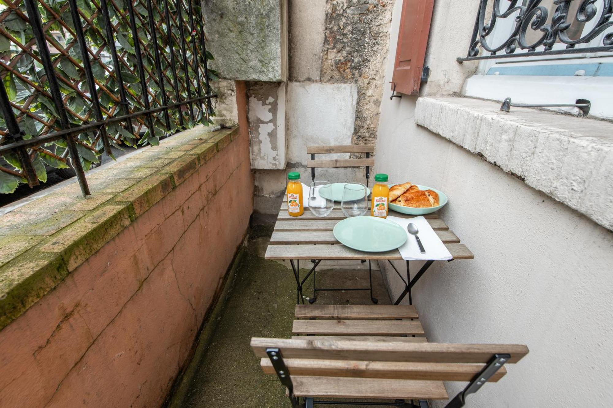 Spacious And Bright 2-Bedroom Large Apartment Very Close To Paris - Near Metro Булон Биянкур Екстериор снимка